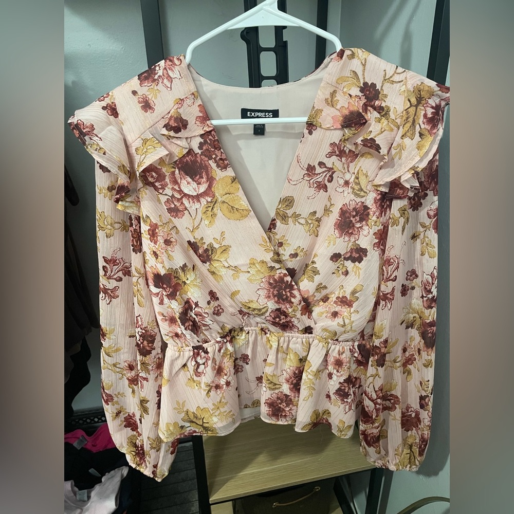 Express Top - floral print. Size small. New without tags